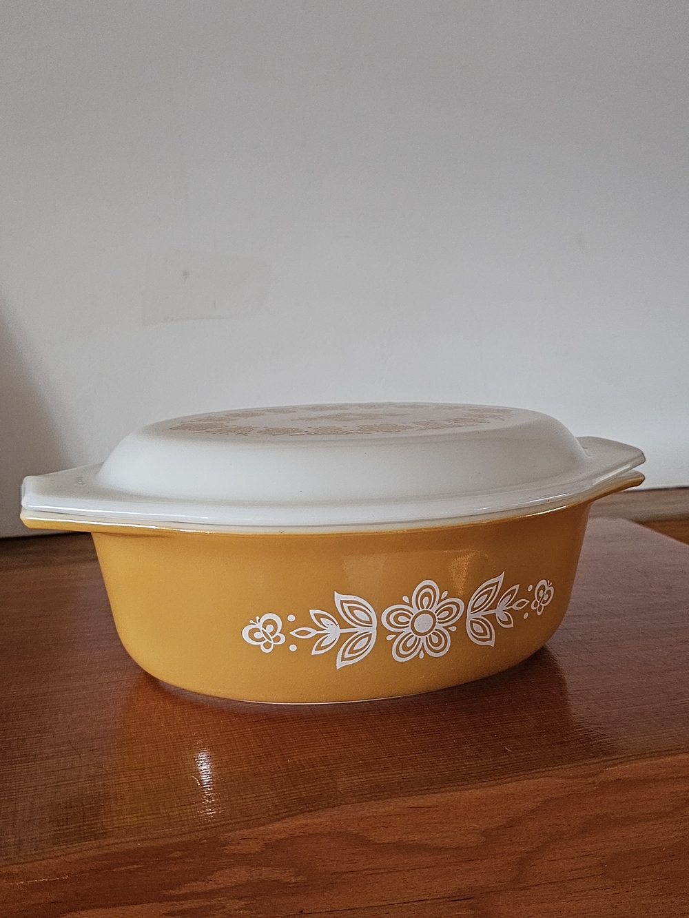 Vintage Pyrex Butterfly Gold 1.5 Quart Oval Casserole Dish #043 with Original